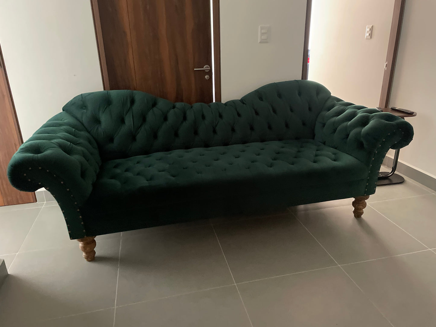 Sofá Estilo Chesterfield Verde - Agustina Atelier