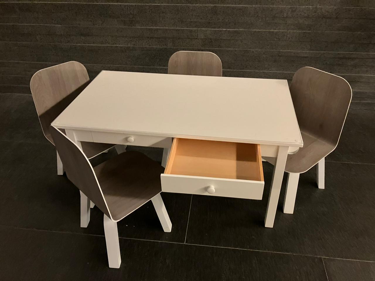 Mesa de Actividades para Niños con 4 Sillas - Pottery Barn Kids