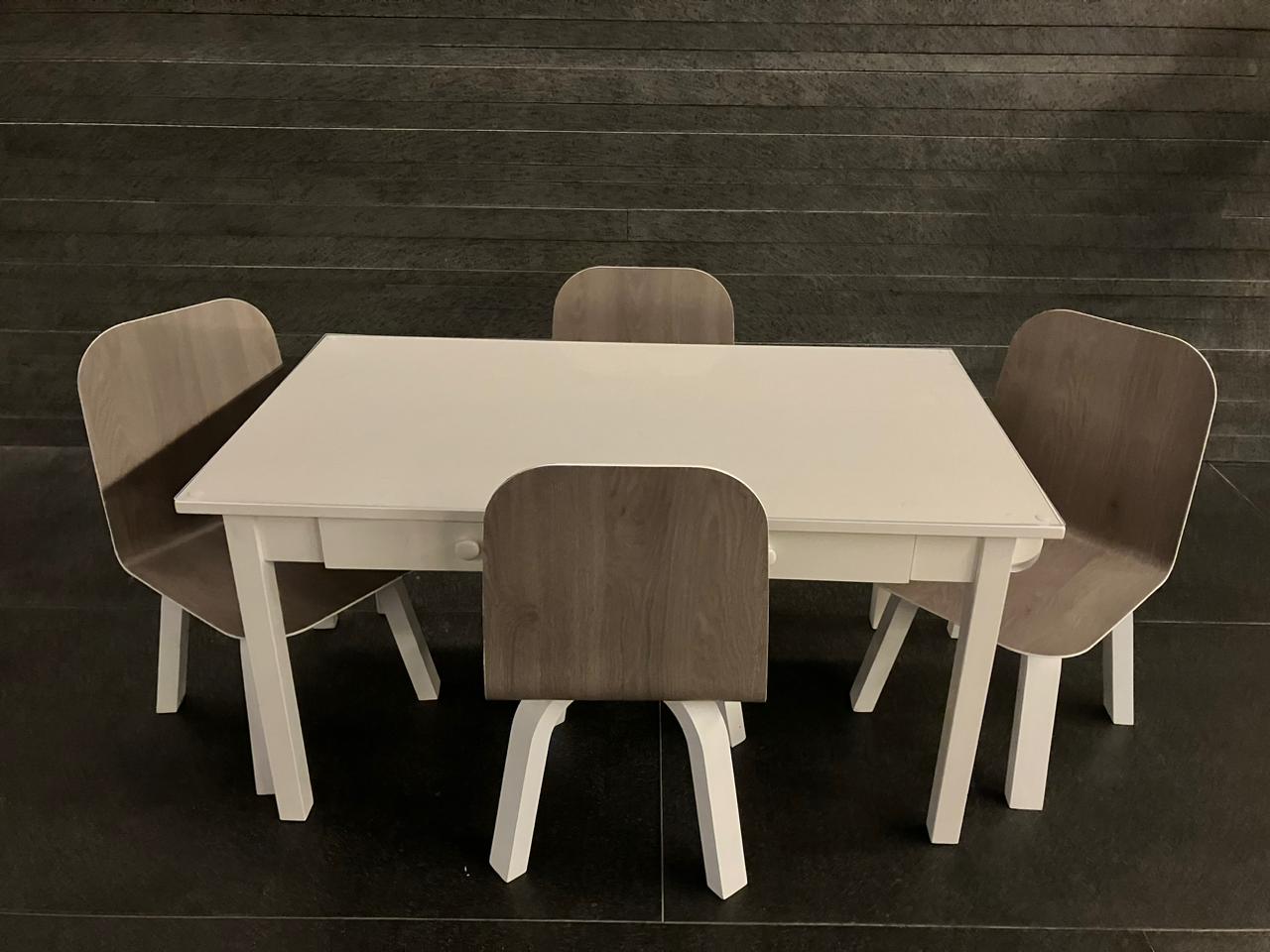 Mesa de Actividades para Niños con 4 Sillas - Pottery Barn Kids