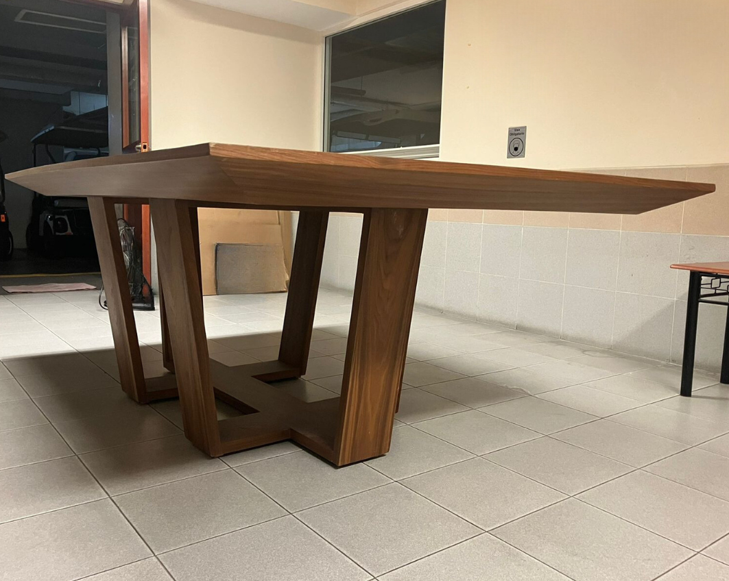 Mesa de Comedor de Madera Genuina