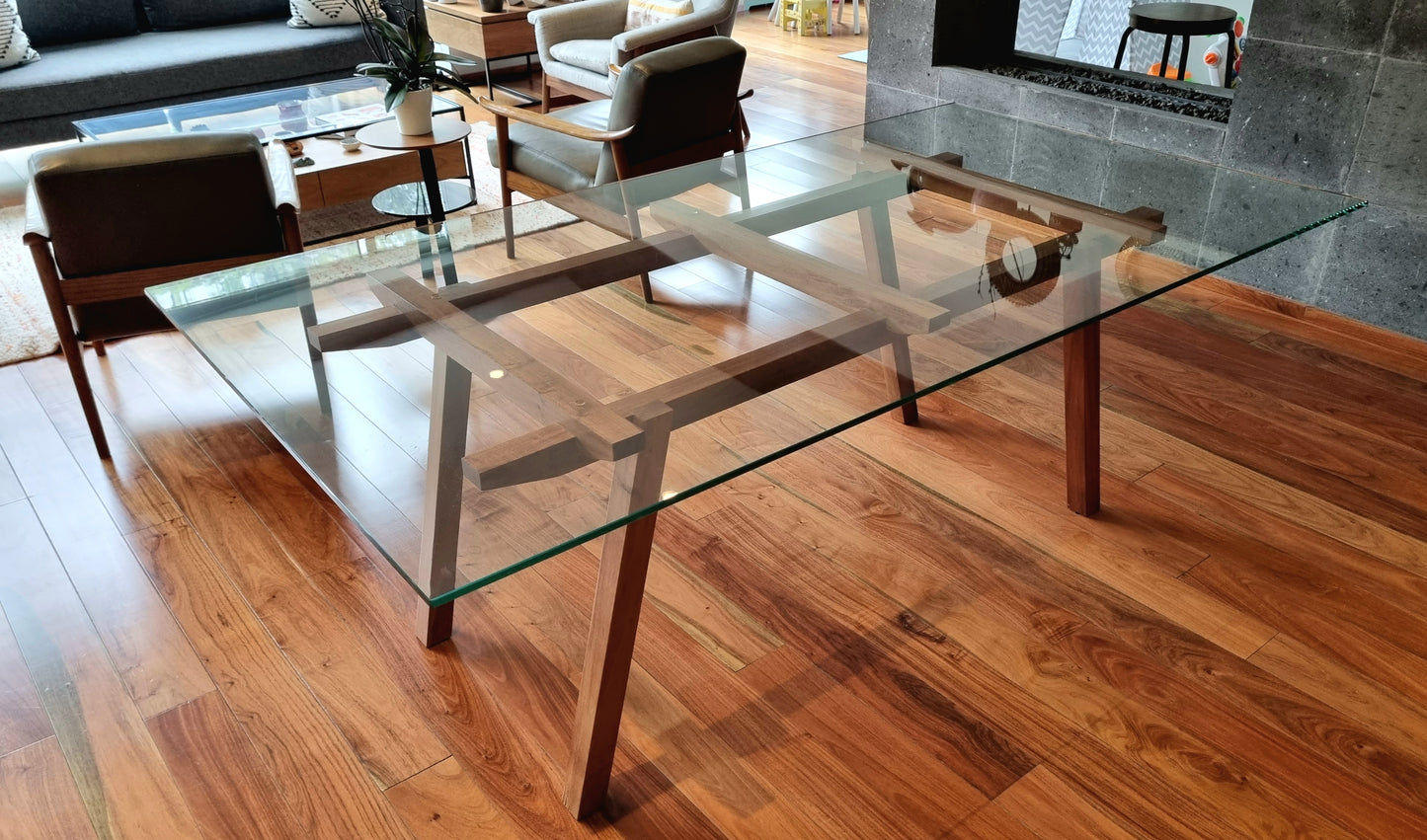 Mesa de Comedor de  Madera Genuina de Nogal y Cristal Templado