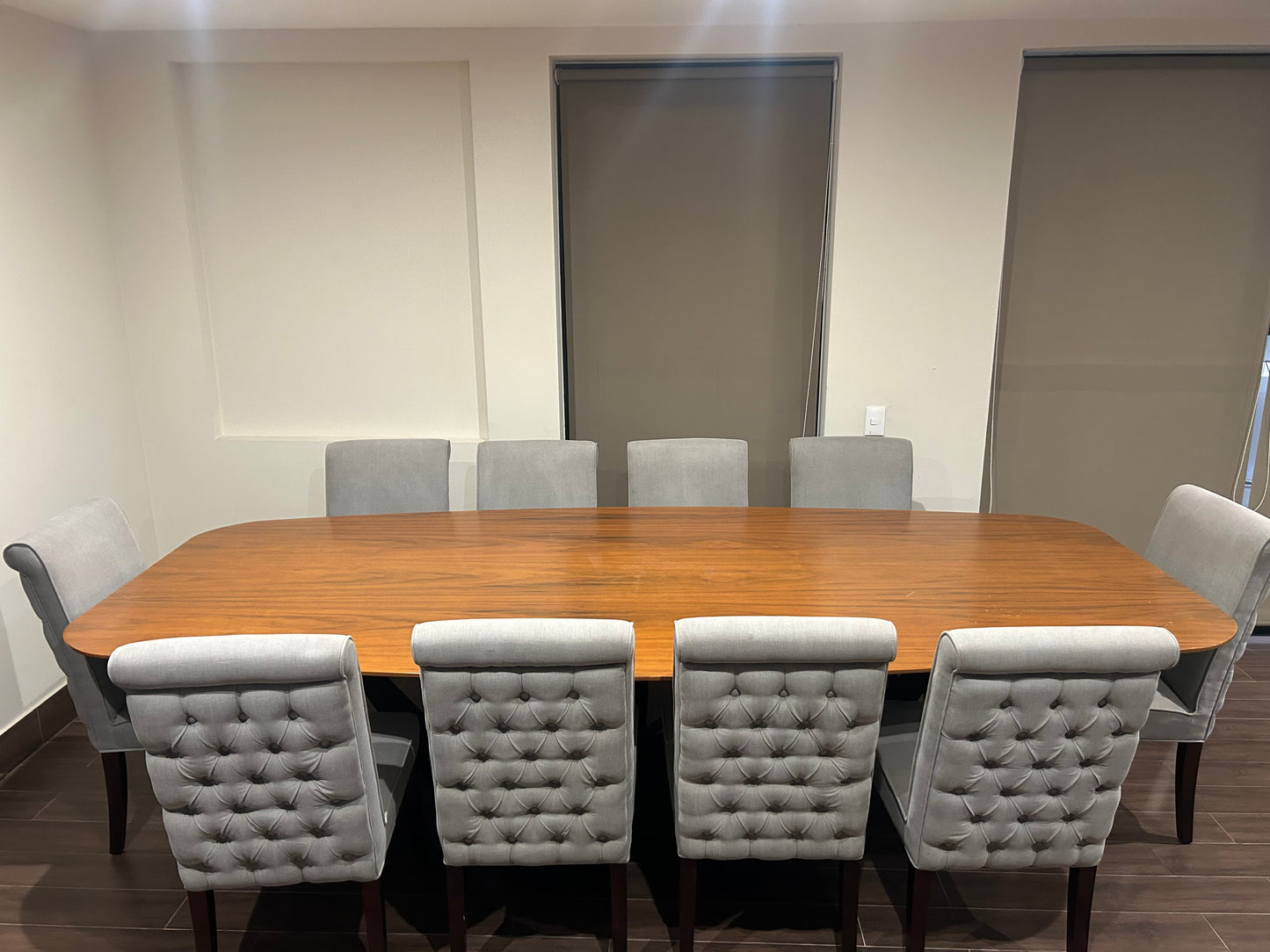 Comedor para 10 Personas con Sillas