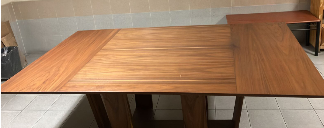 Mesa de Comedor de Madera Genuina