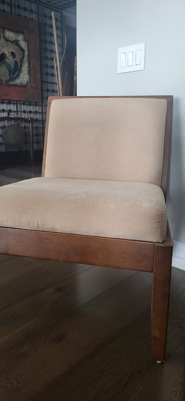 Sillones Individuales de Madera con Respaldo de Gamuza - Pergo